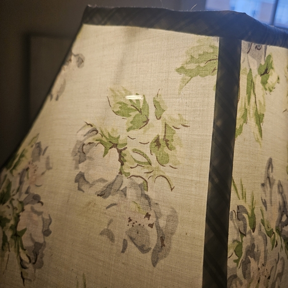 Laura Ashley 2003 Wood Lamp Crystal Drops Floral Shade Lavendar Violet The Fabri - Picture 8 of 9